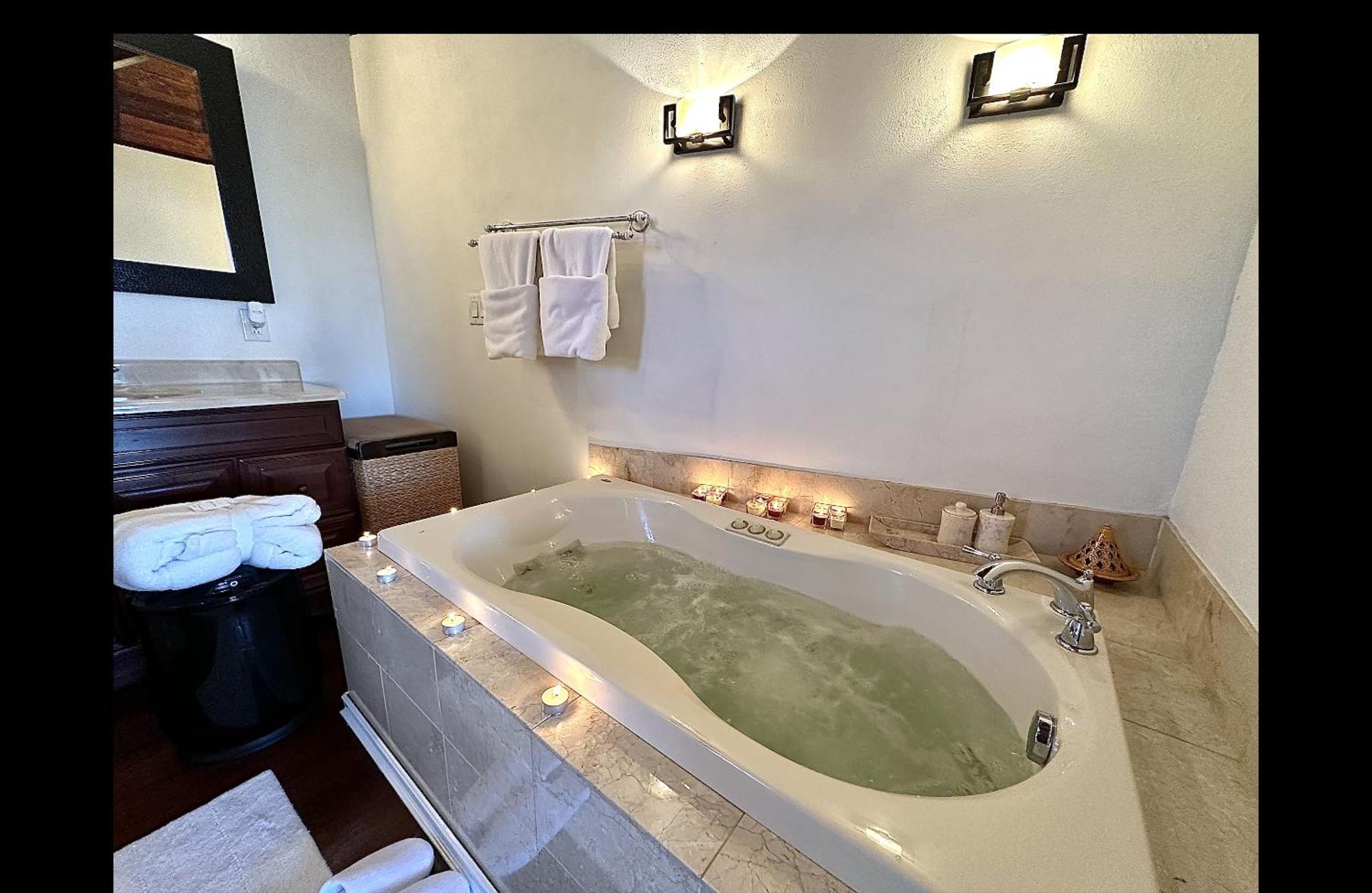 Hot Tub, Electric Bikes, Solo Stove, Projector, Smores Marblehead Exterior foto