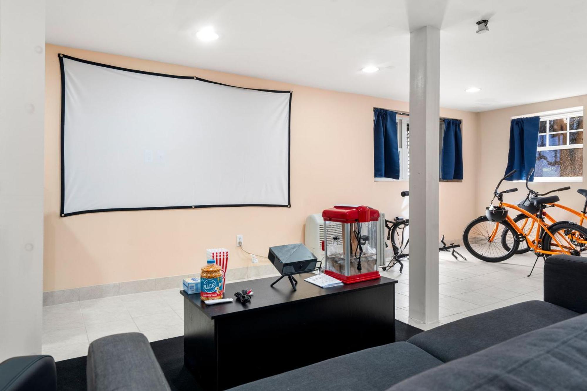 Hot Tub, Electric Bikes, Solo Stove, Projector, Smores Marblehead Exterior foto