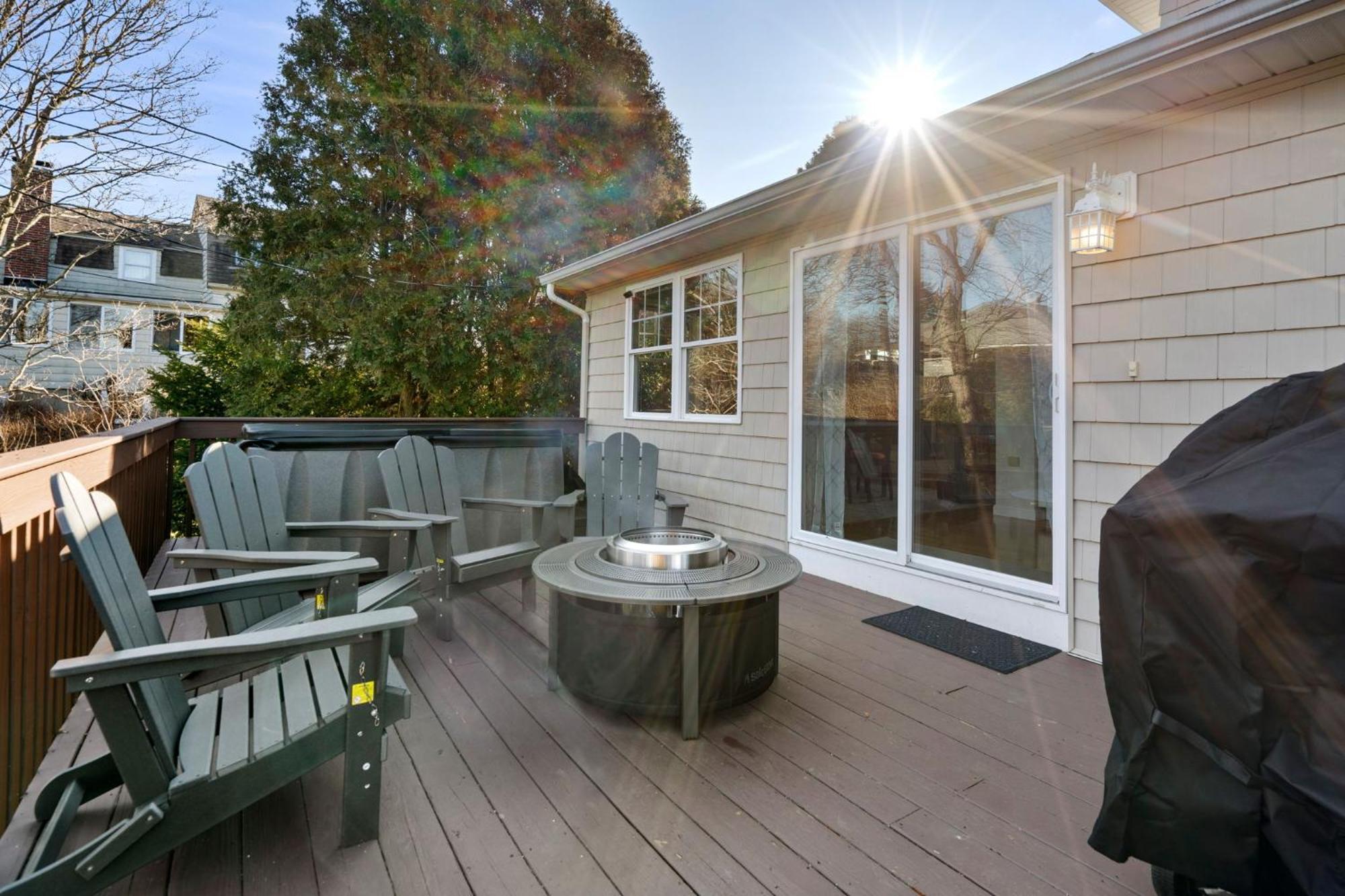 Hot Tub, Electric Bikes, Solo Stove, Projector, Smores Marblehead Exterior foto